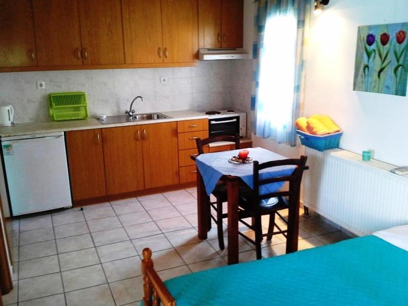 Skiathosrooms-appartments For Holidays * Skiathos-Stadt